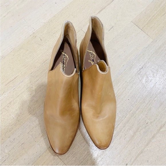 Free People double V leather ankle booties NEW - Picture 3 of 7